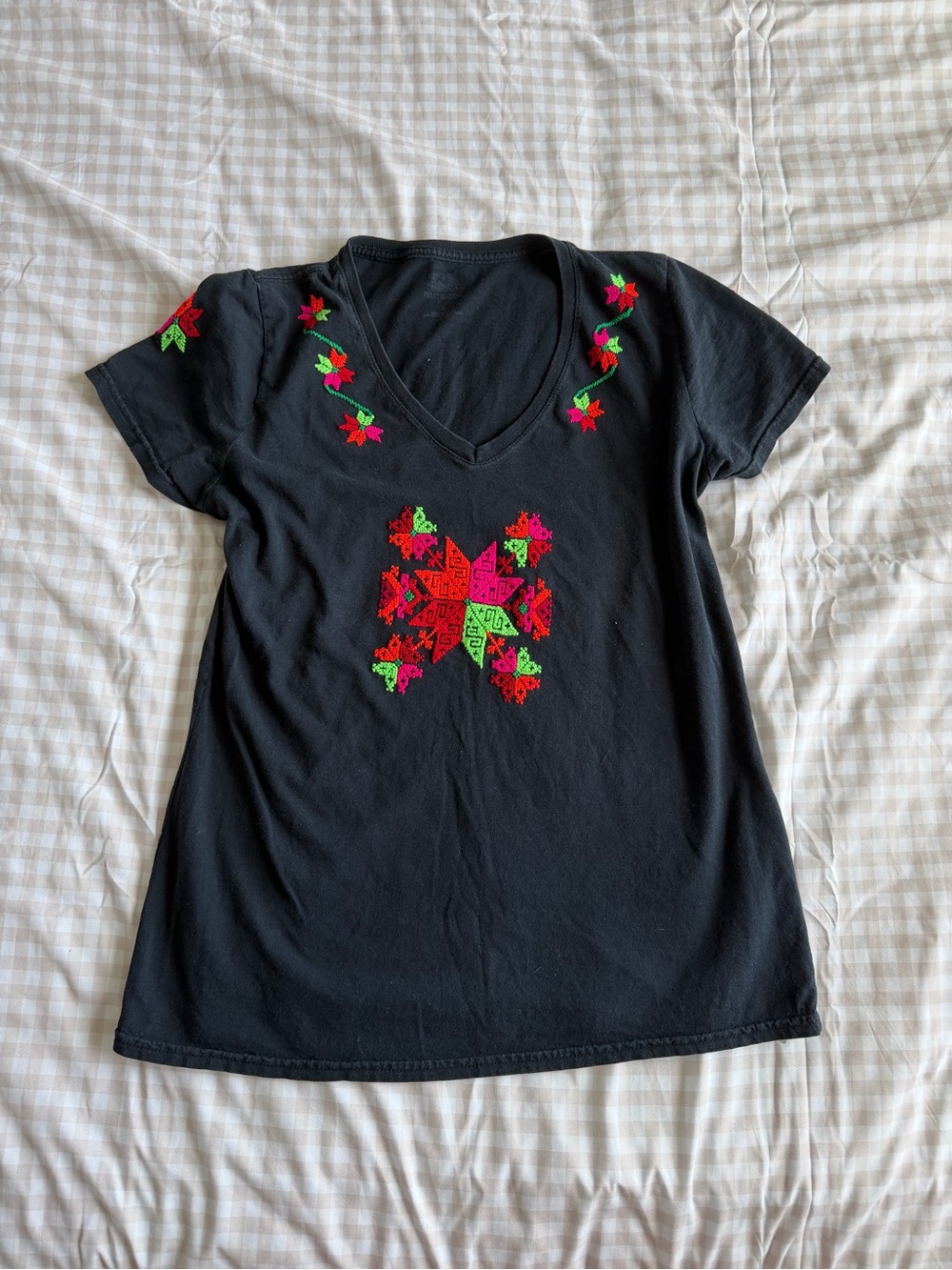 Fruit of the Loom Black Embroidered Floral V Neck Tee (L)